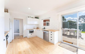 Centrally located at Joffs Beach House WiFi Victor Harbor